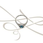 ANILLO PLATA RODIZADA CUADRO TOPACIO AZUL CON HALO