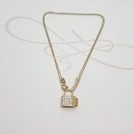 COLLAR CON DIJE CANDADO ZIRCONIA ORO 10K