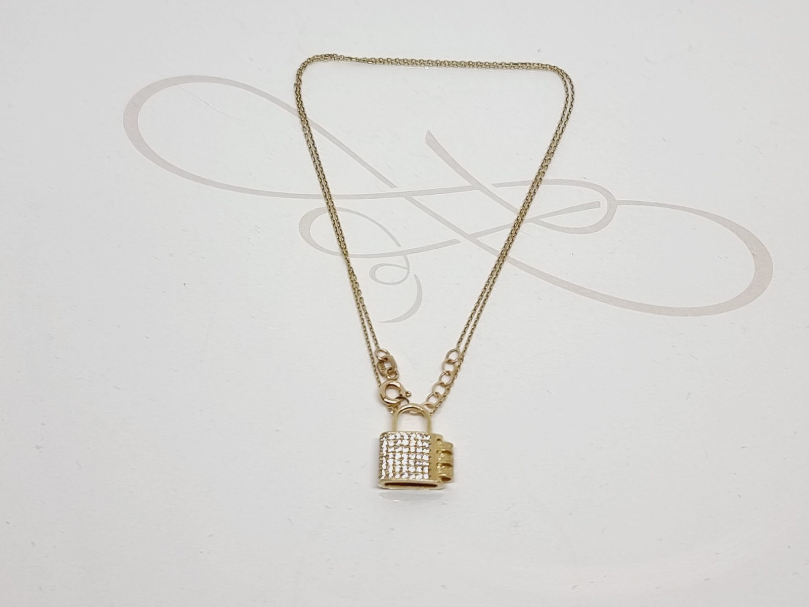 COLLAR CON DIJE CANDADO ZIRCONIA ORO 10K