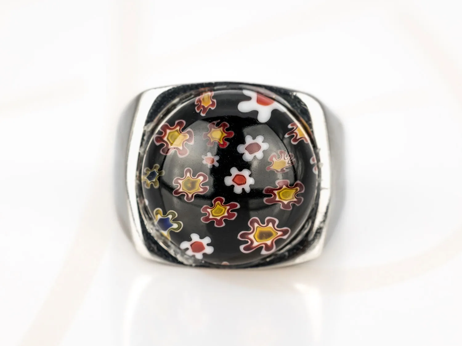 ANILLO ACERO CIRCULO FLORES ENCAPSULADO