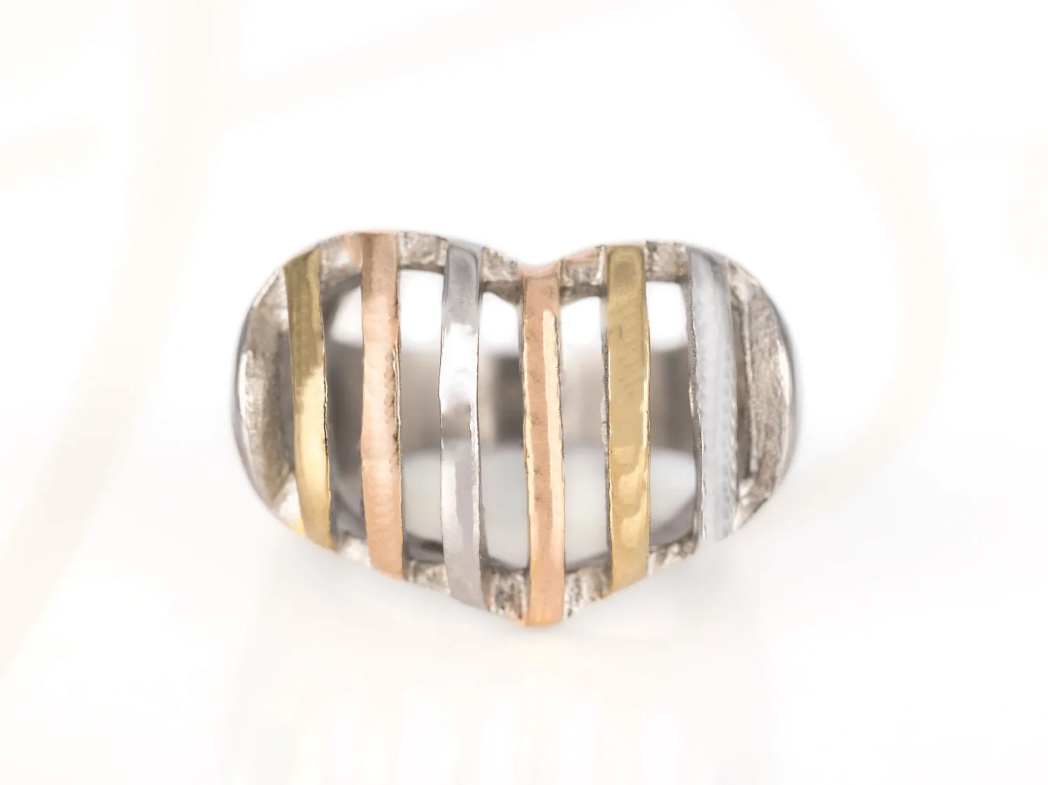 ANILLO ACERO CORAZON RAYAS LISO