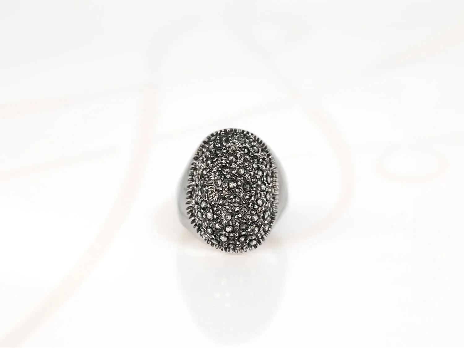 ANILLO ACERO OVALO RELIEVE ZIRCONIA