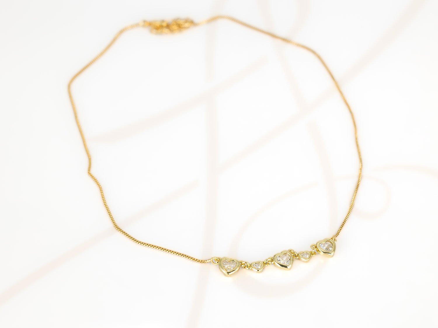 COLLAR CON DIJE BISUTERIA CORAZONES BLANCOS CADENA