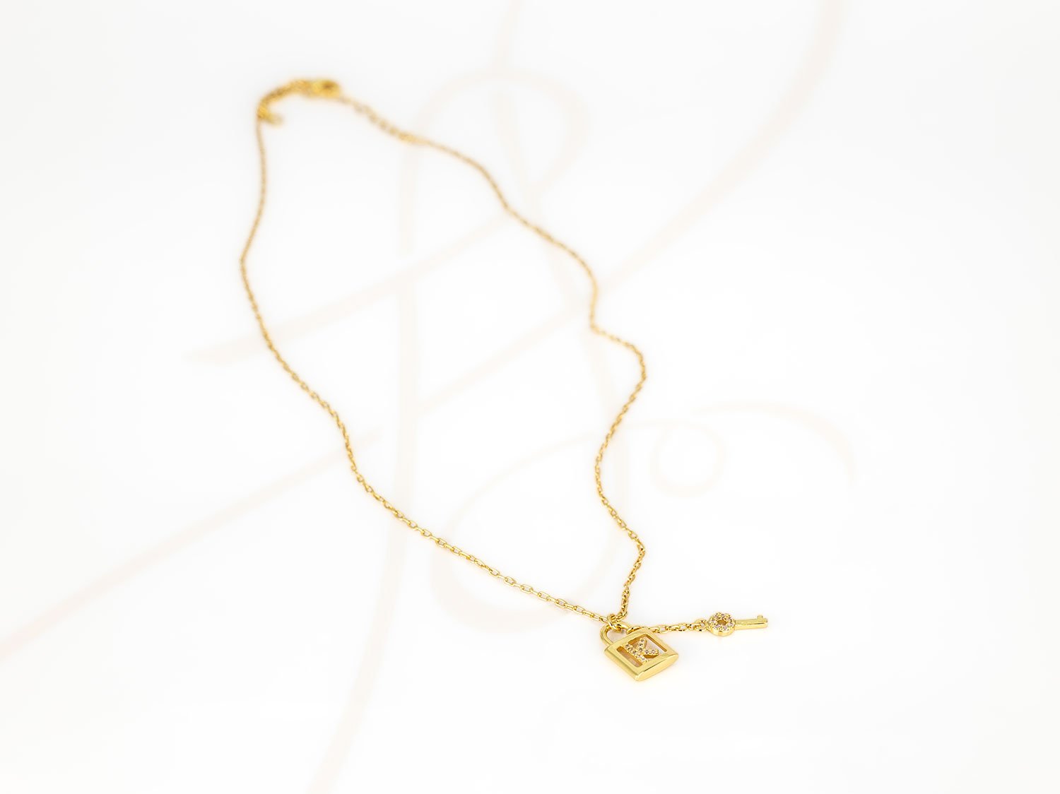 COLLAR CON DIJE BISUTERIA CANDADO K CADENA
