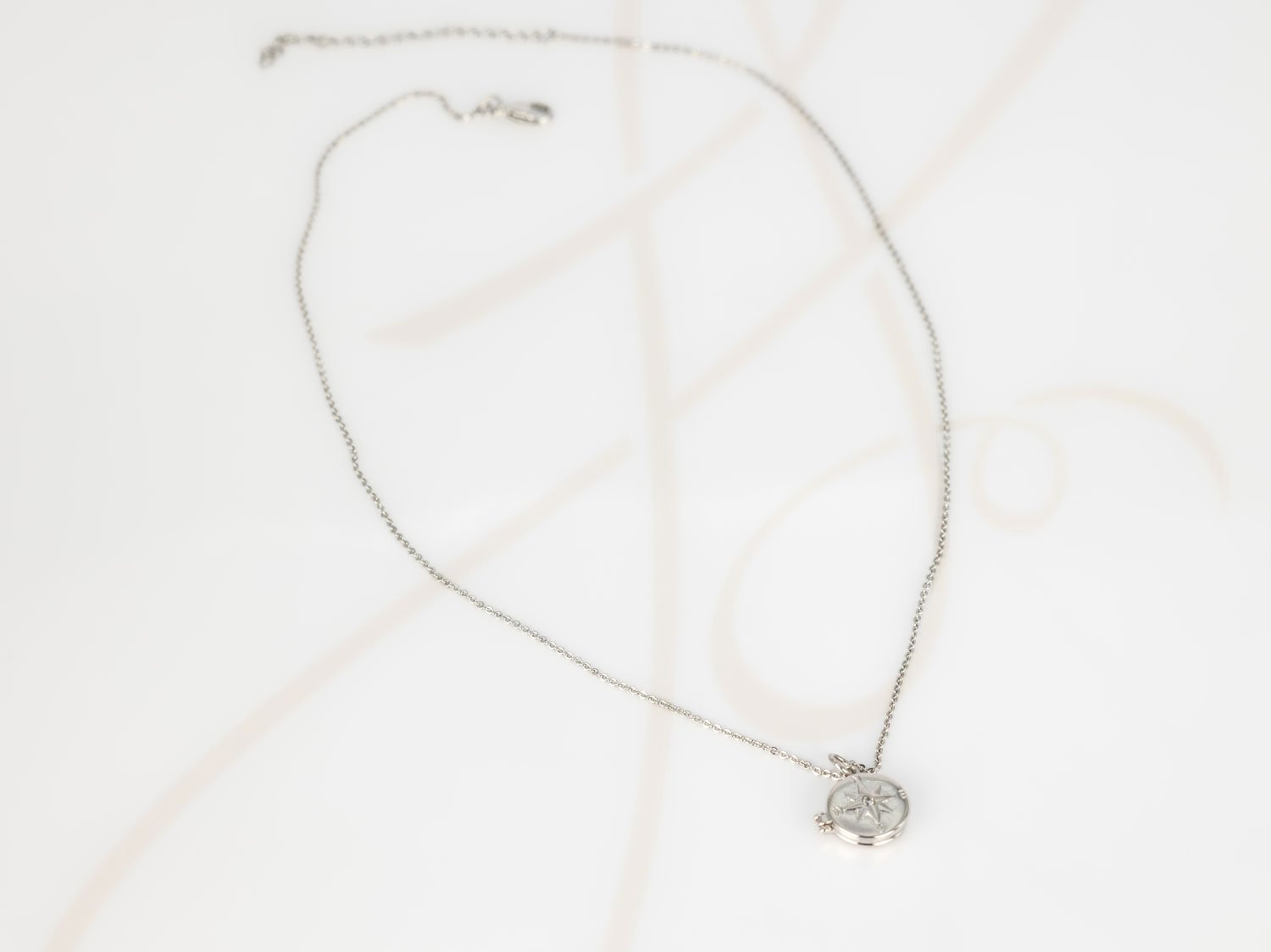 COLLAR CON DIJE BISUTERIA GUARDAPELO BRUJULA CADENA