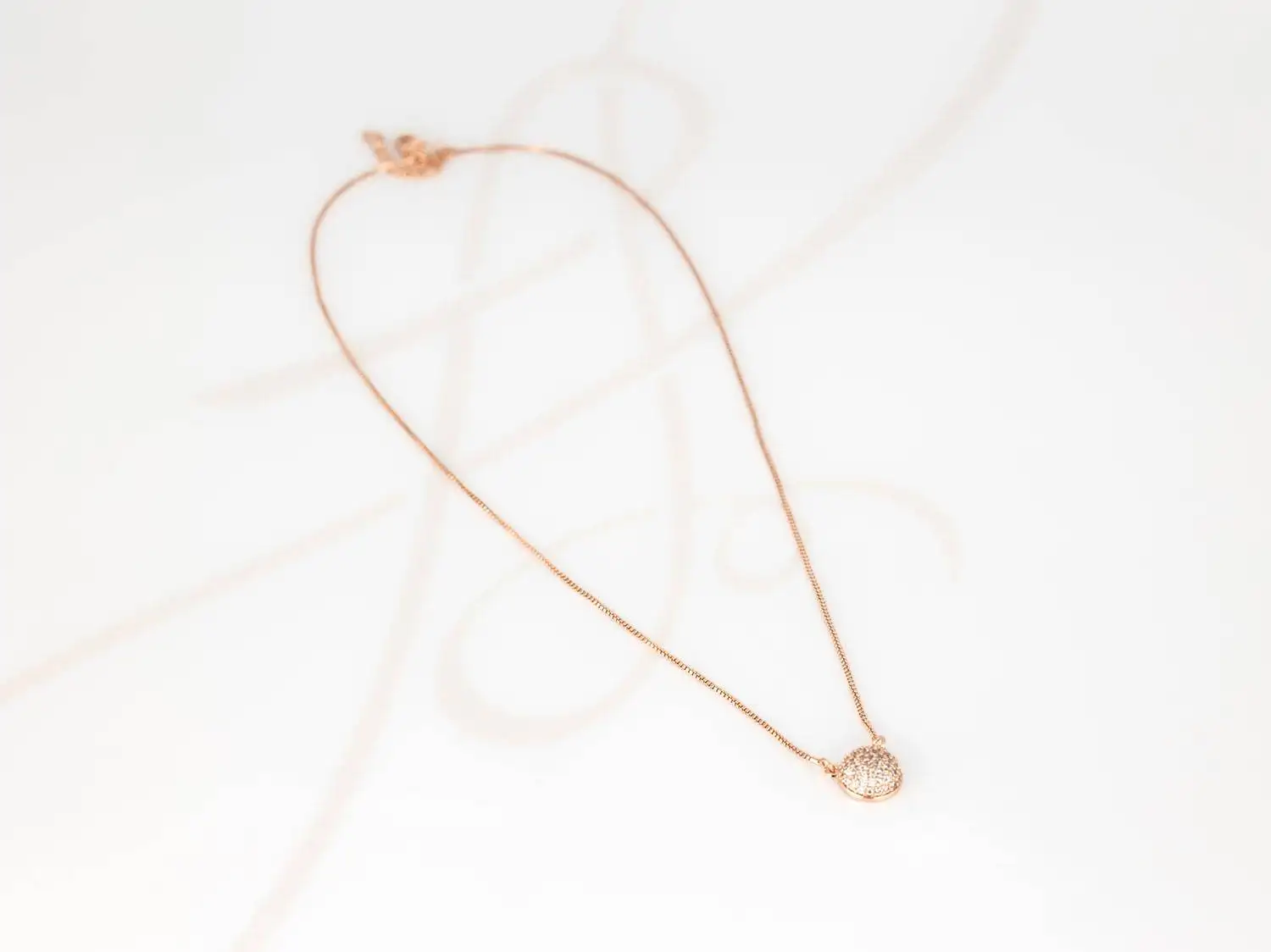 COLLAR CON DIJE BISUTERIA MEDIA ESFERA CADENA