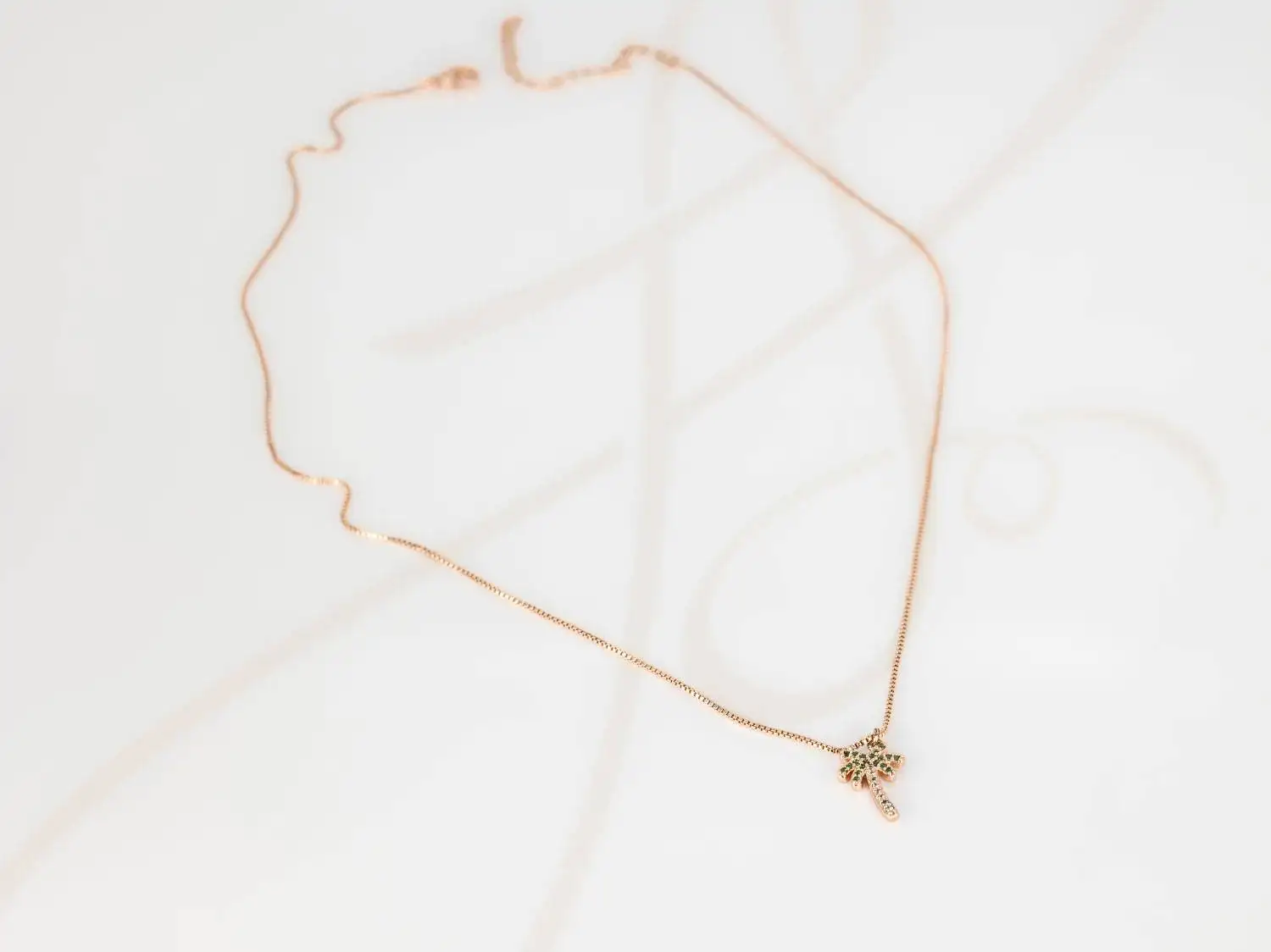 COLLAR CON DIJE BISUTERIA PALMERA ZIRCONIAS CADENA