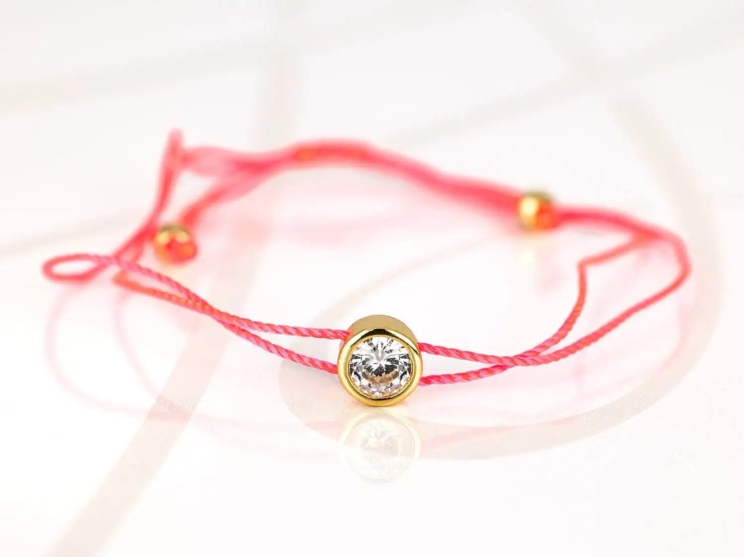PULSERA CON DIJE BISUTERIA DORADO ZIRCONIA HILO