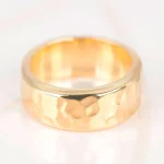 ANILLO ORO LAMINADO ARGOLLA ANCHA MARTILLADO