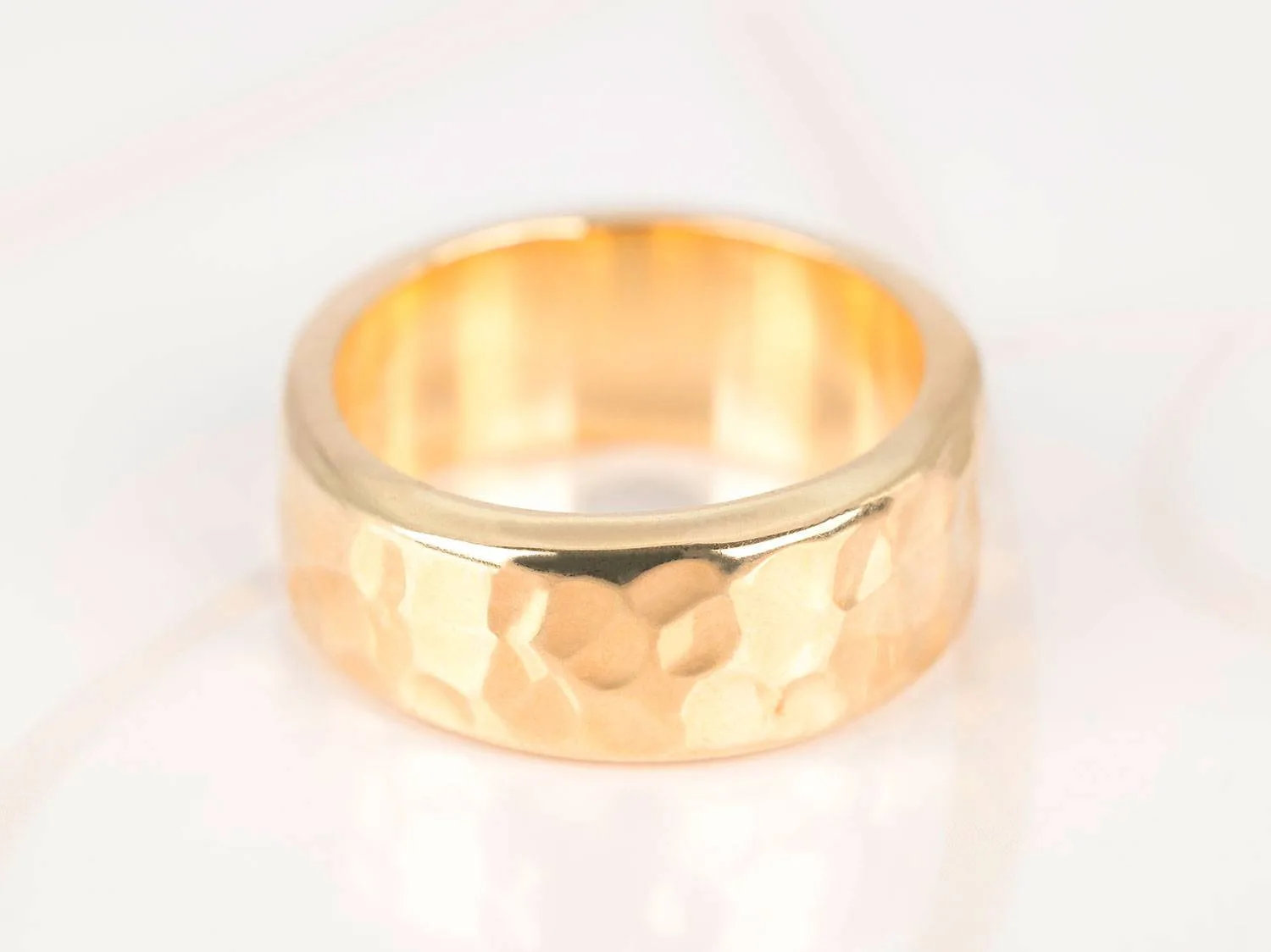 ANILLO ORO LAMINADO ARGOLLA ANCHA MARTILLADO