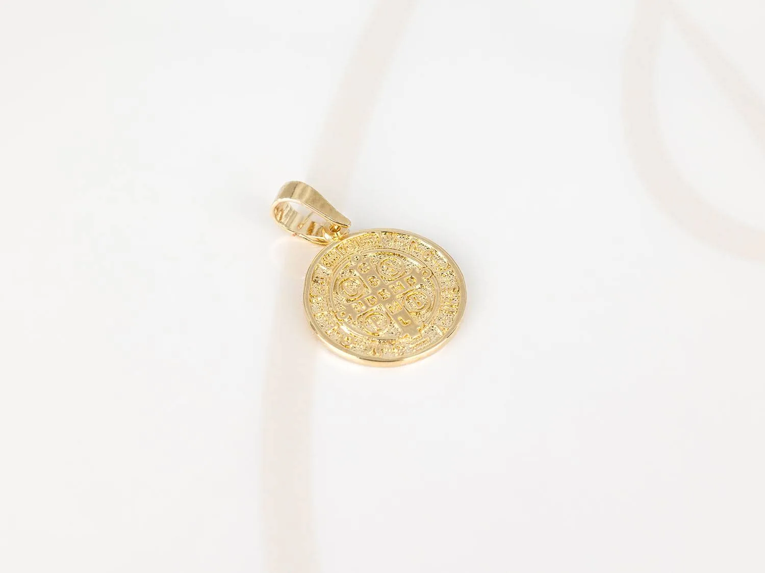 DIJE ORO LAMINADO SAN BENITO LISO