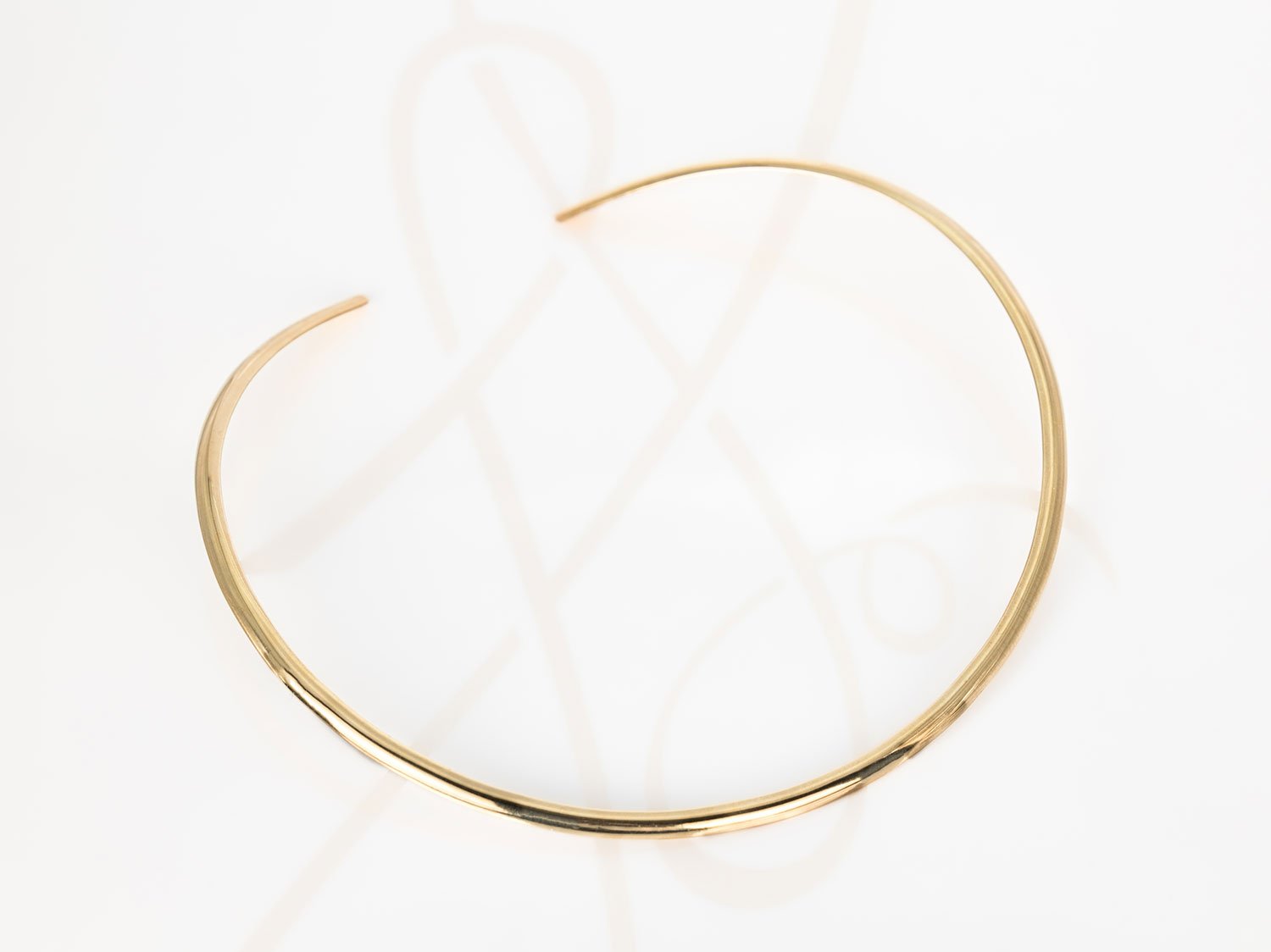 GARGANTILLA ORO LAMINADO CIRCULAR ANCHA LISO