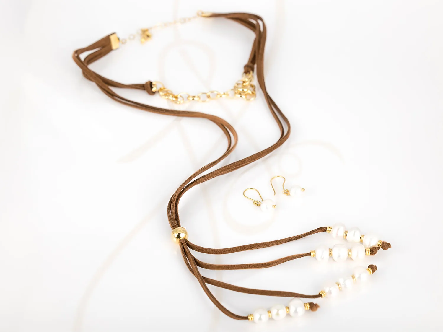 JUEGO ORO LAMINADO CHOKER GAMUZA PERLA
