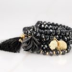 PULSERA CON DIJE ORO LAMINADO FLOR POMPON CRISTAL