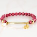 PULSERA CON DIJE ORO LAMINADO PERLA TUBO PIEDRA