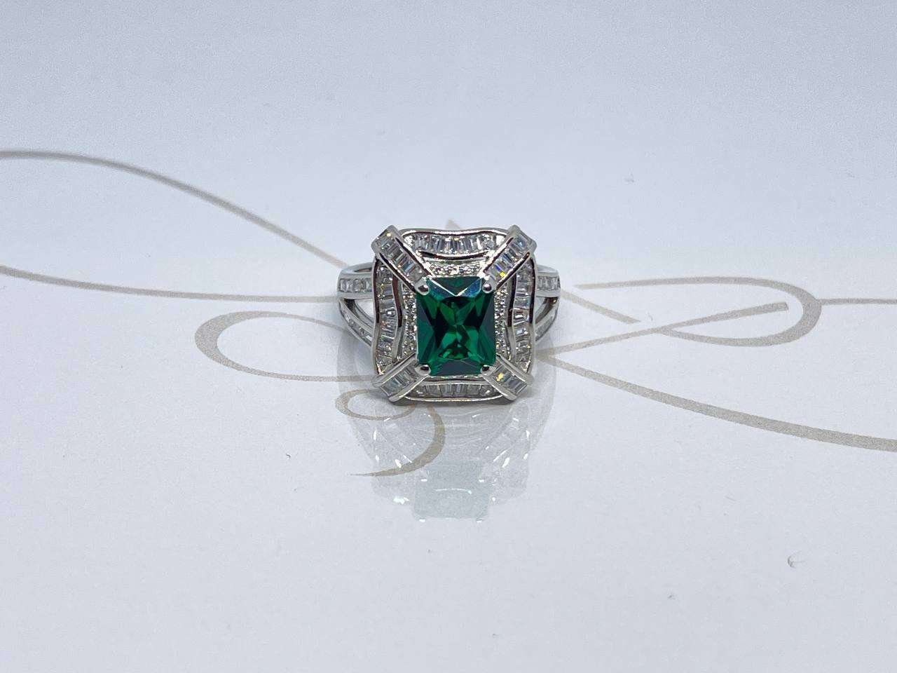 ANILLO PLATA RODIZADA CUADRO CRUZ ESMERALDA Y TOPACIO