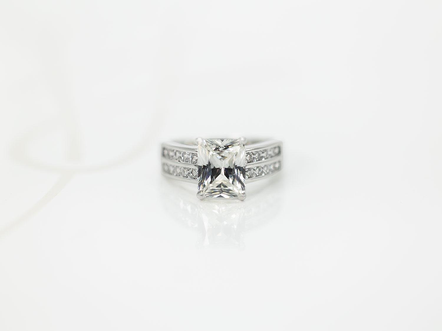 ANILLO PLATA RODIZADA DOBLE BANDA MOISSANITE