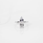 ANILLO PLATA RODIZADA FLECHA MOISSANITE BLANCO