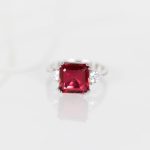 ANILLO PLATA RODIZADA RUBI ROJO CORAZON LATERAL
