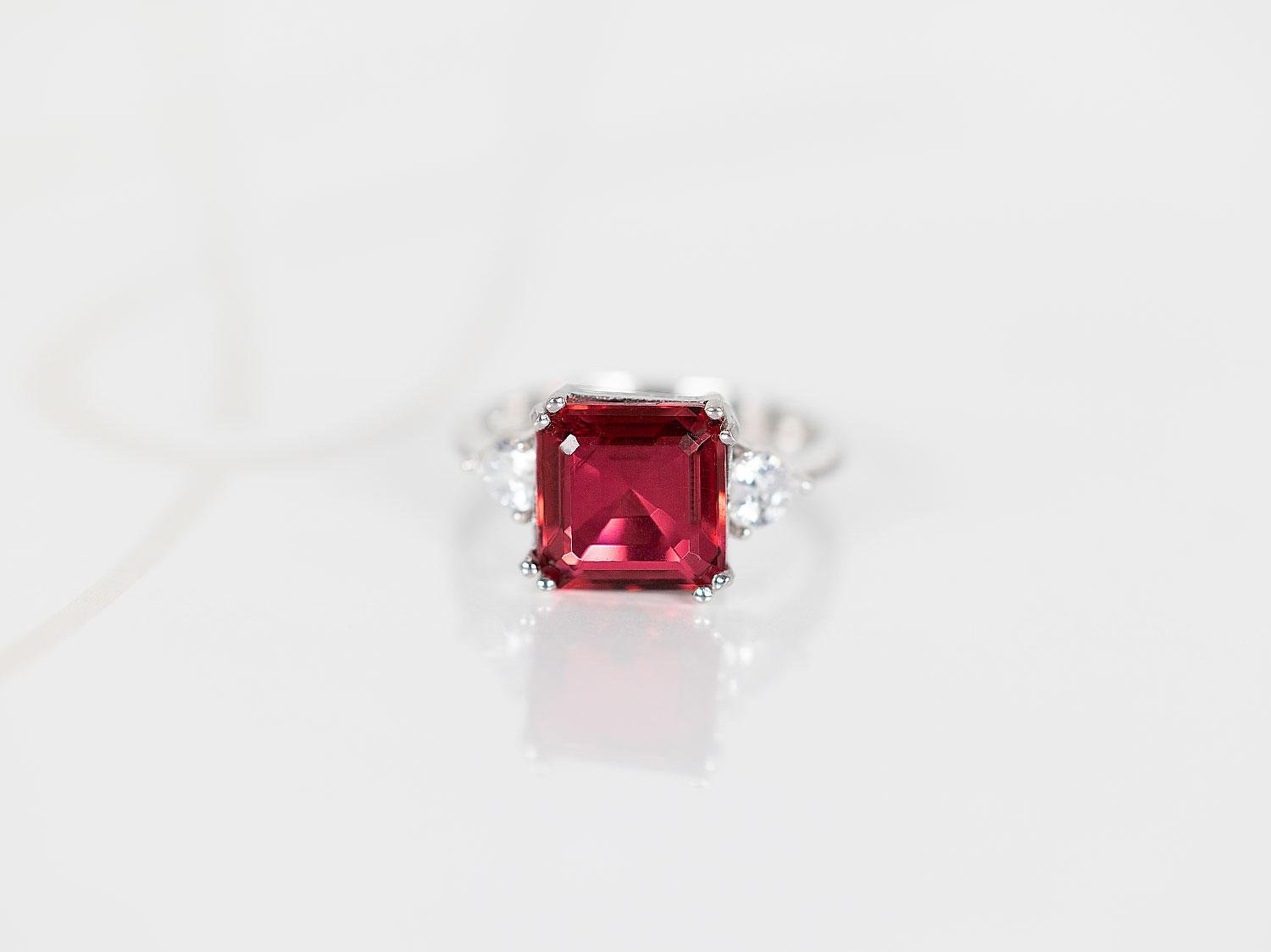 ANILLO PLATA RODIZADA RUBI ROJO CORAZON LATERAL