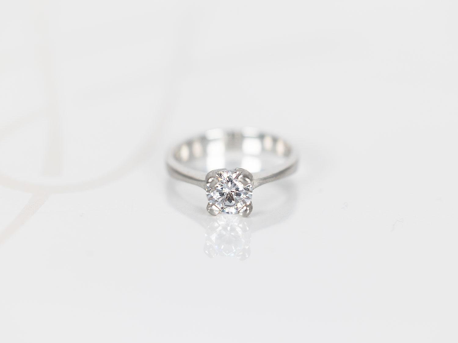 ANILLO PLATA RODIZADA CORTE ESMERALDA TOPACIO BLANCO