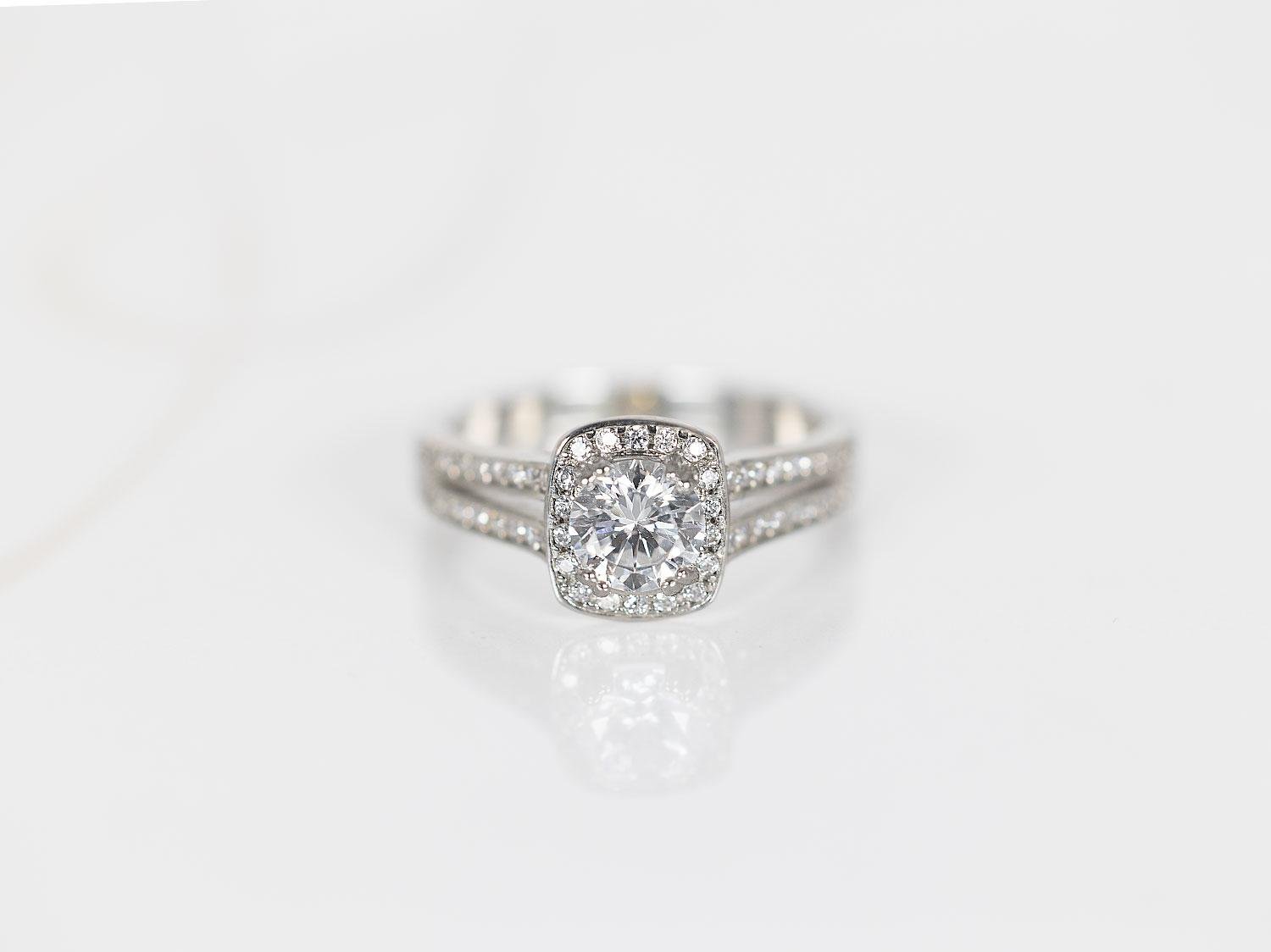 ANILLO PLATA RODIZADA TOPACIO BLANCO DOBLE LINEA