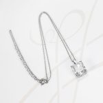 COLLAR PLATA RODIZADA CUADRO GRANDE TOPACIO BLANCO