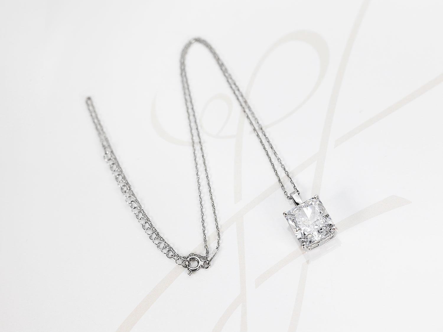 COLLAR PLATA RODIZADA CUADRO GRANDE TOPACIO BLANCO