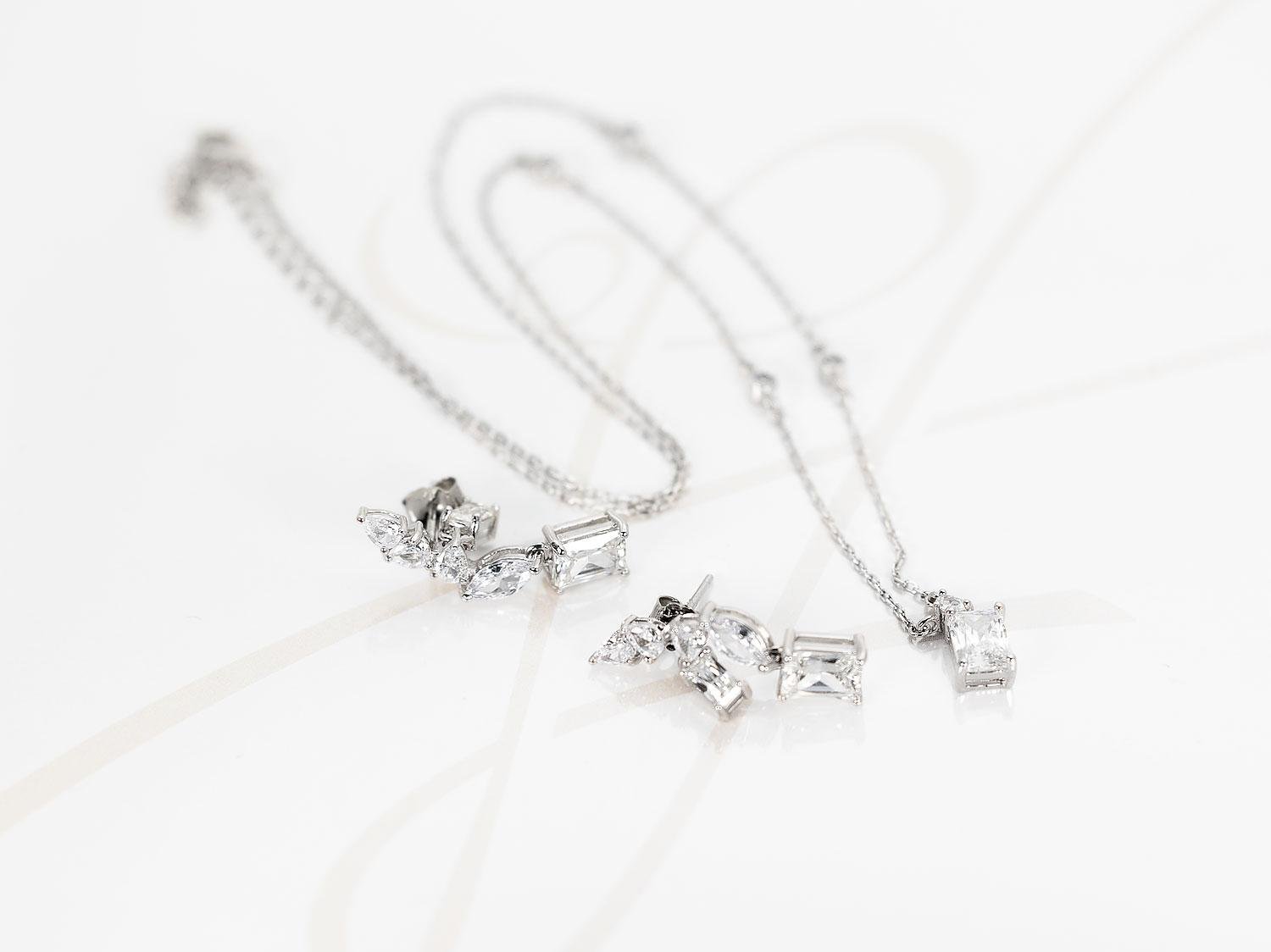 JUEGO PLATA RODIZADA MINI RECTANGULO MOISSANITE CON CADENA