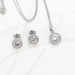 JUEGO PLATA RODIZADA TOPACIO BLANCO CIRCULO HALO CON CADENA