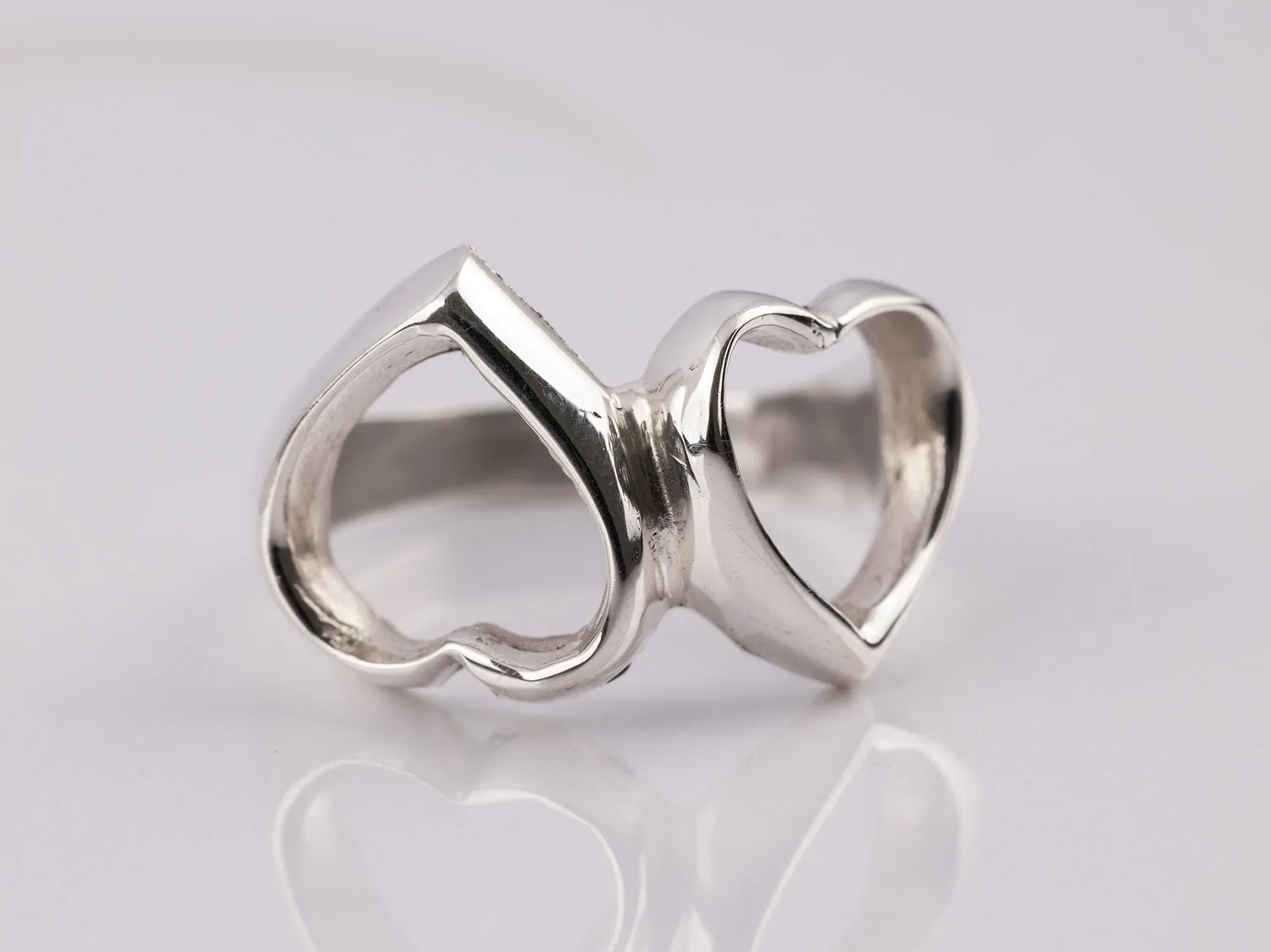 ANILLO PLATA CORAZONES INVERTIDOS LISO