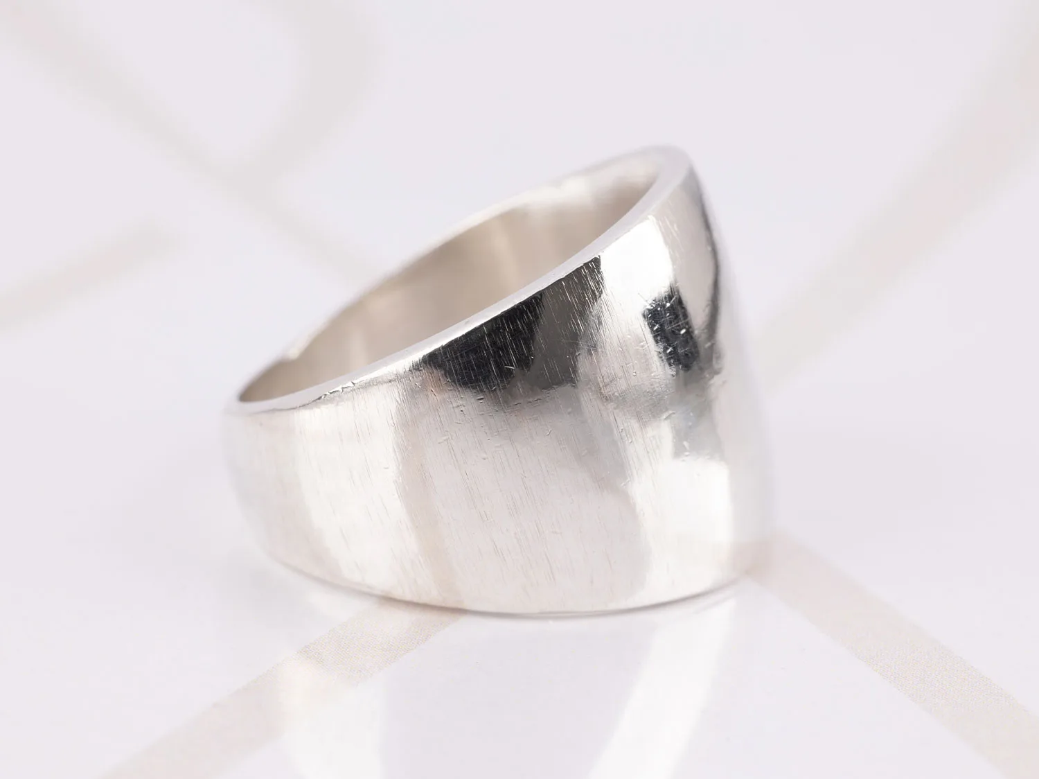 ANILLO DE PLATA ESCUDO