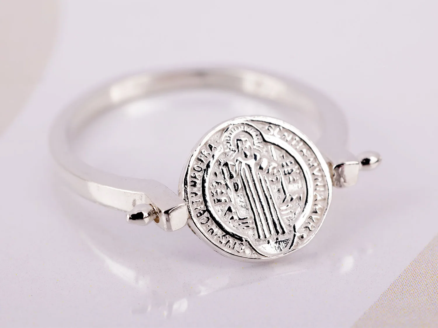 ANILLO DE PLATA SAN BENITO