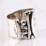 ANILLO PLATA ANCHO GEOMETRICO MARTILLADO