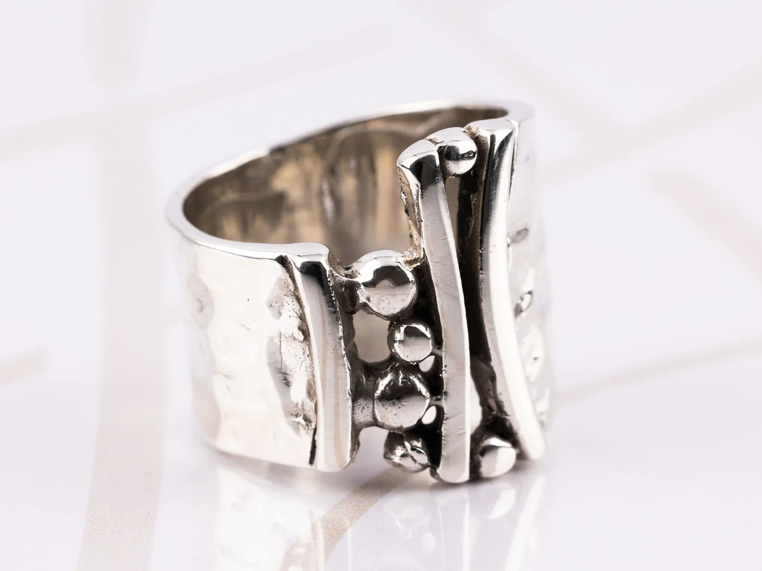 ANILLO PLATA ANCHO GEOMETRICO MARTILLADO