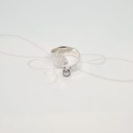 ANILLO MARTILLADO PERLA