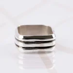 ANILLO PLATA CUADRADO TRIPLE PAVONADO