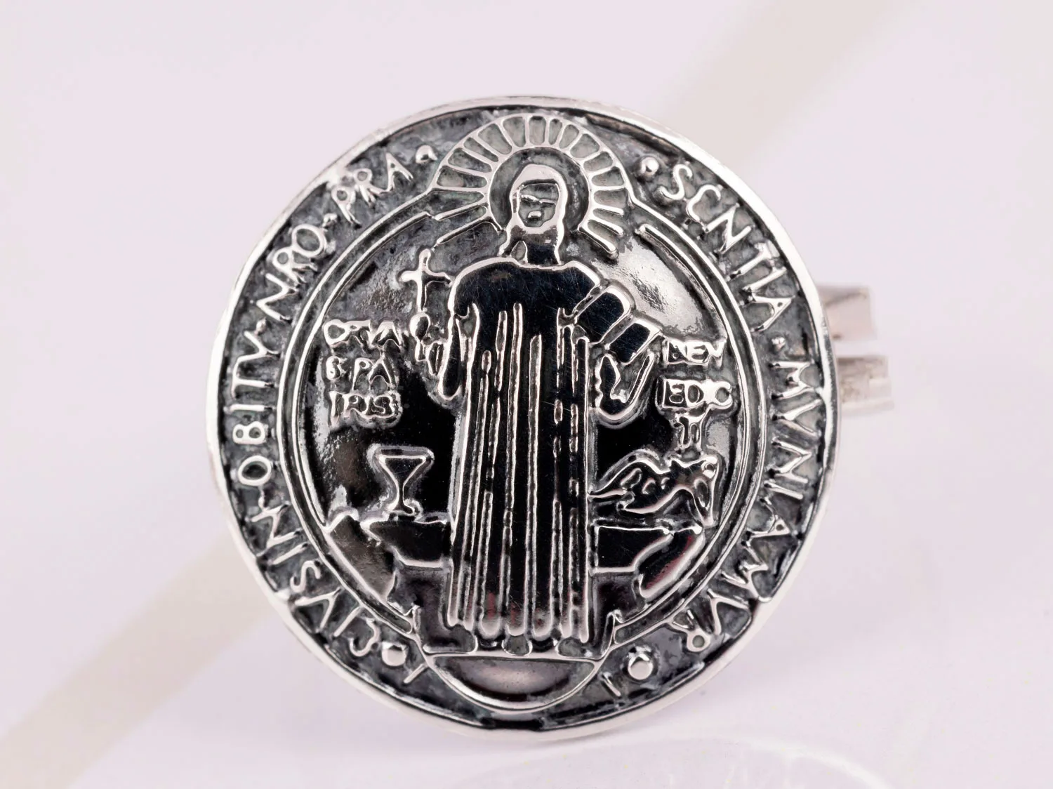 ANILLO PLATA SAN BENITO PAVONADO