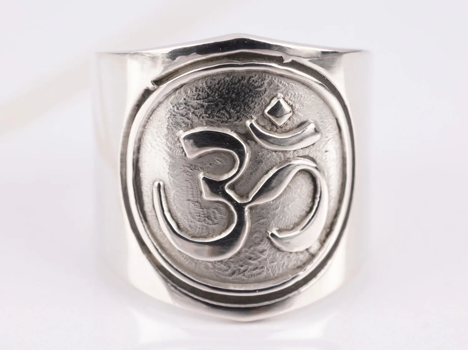 ANILLO DE PLATA OM