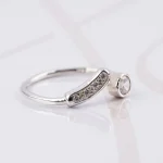 ANILLO PLATA CIRCULO Y LINEA ZIRCONIA