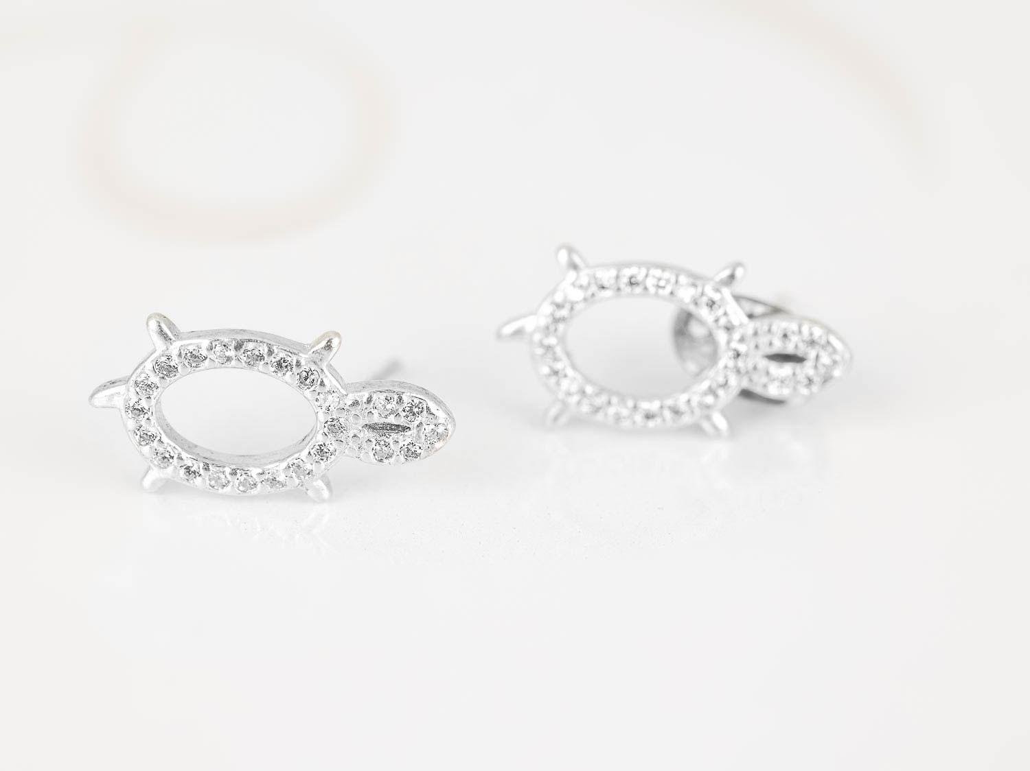 BROQUEL PLATA TORTUGA SILUETA ZIRCONIA
