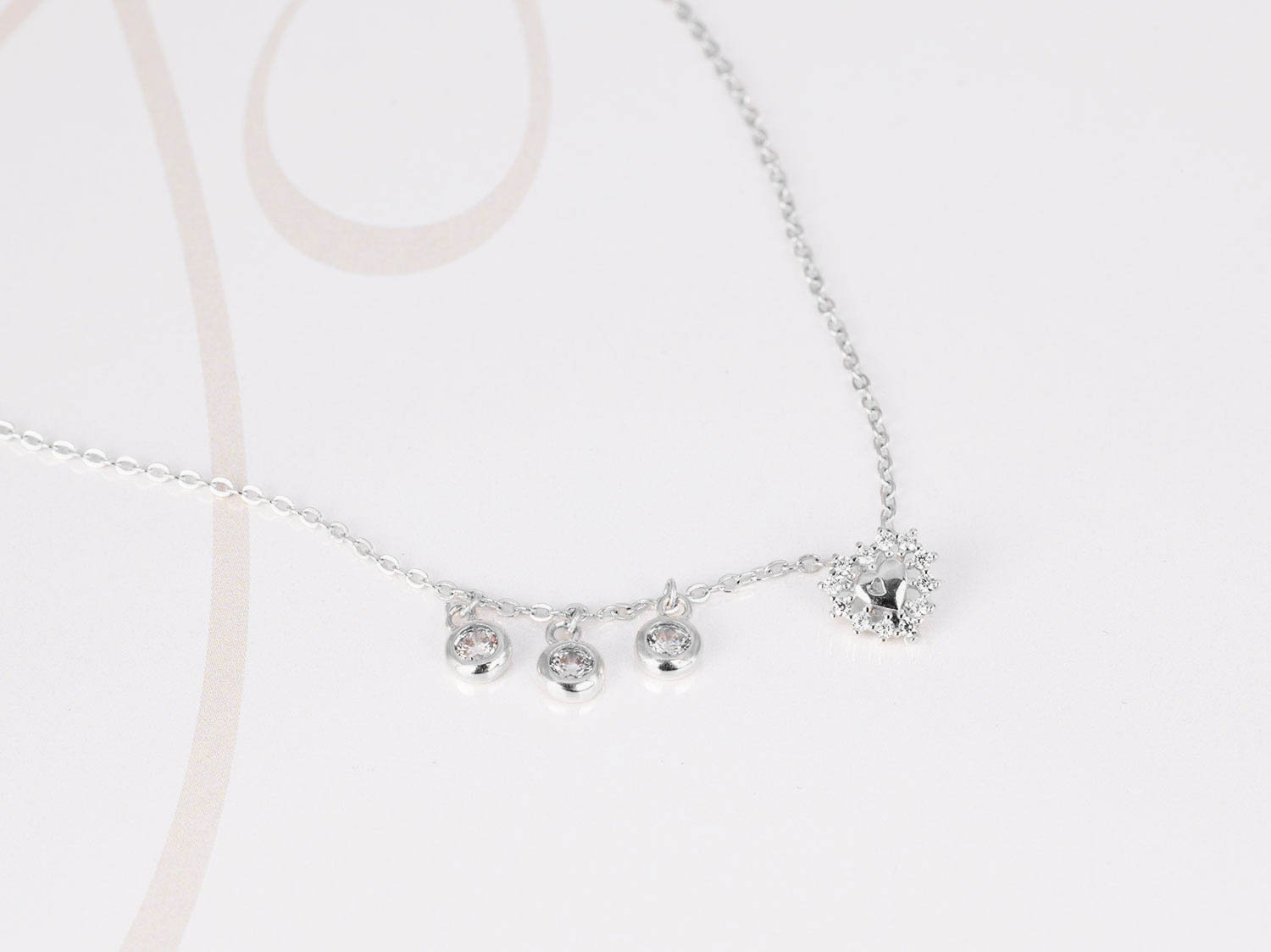COLLAR CON DIJE PLATA CORAZON Y GOTAS ZIRCONIA CADENA