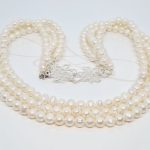 COLLAR TRIPLE CON FLORES