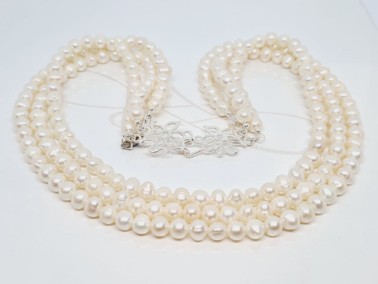 COLLAR TRIPLE CON FLORES