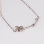 COLLAR CON DIJE PLATA FLOR CON TALLO ZIRCONIA