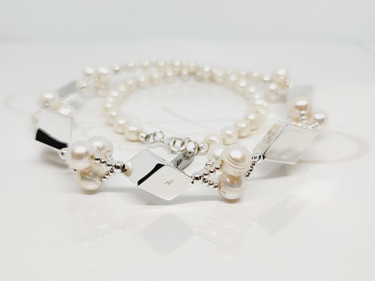 COLLAR SIN DIJE ROMBOS PERLA