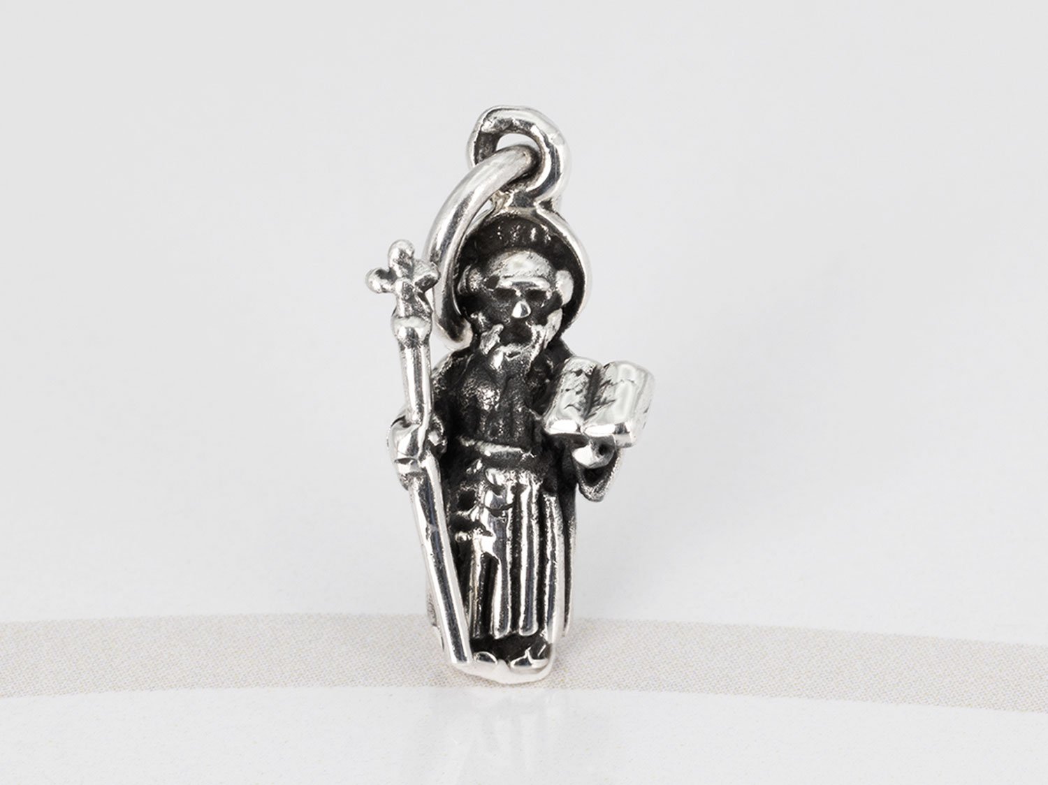 DIJE PLATA SAN BENITO FIGURA FIGURA