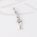 DIJE PLATA BAILARINA MANOS ATRAS PAVONADO