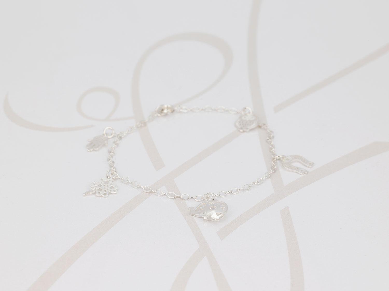 PULSERA CON DIJE PLATA DIJES SUERTE LASER