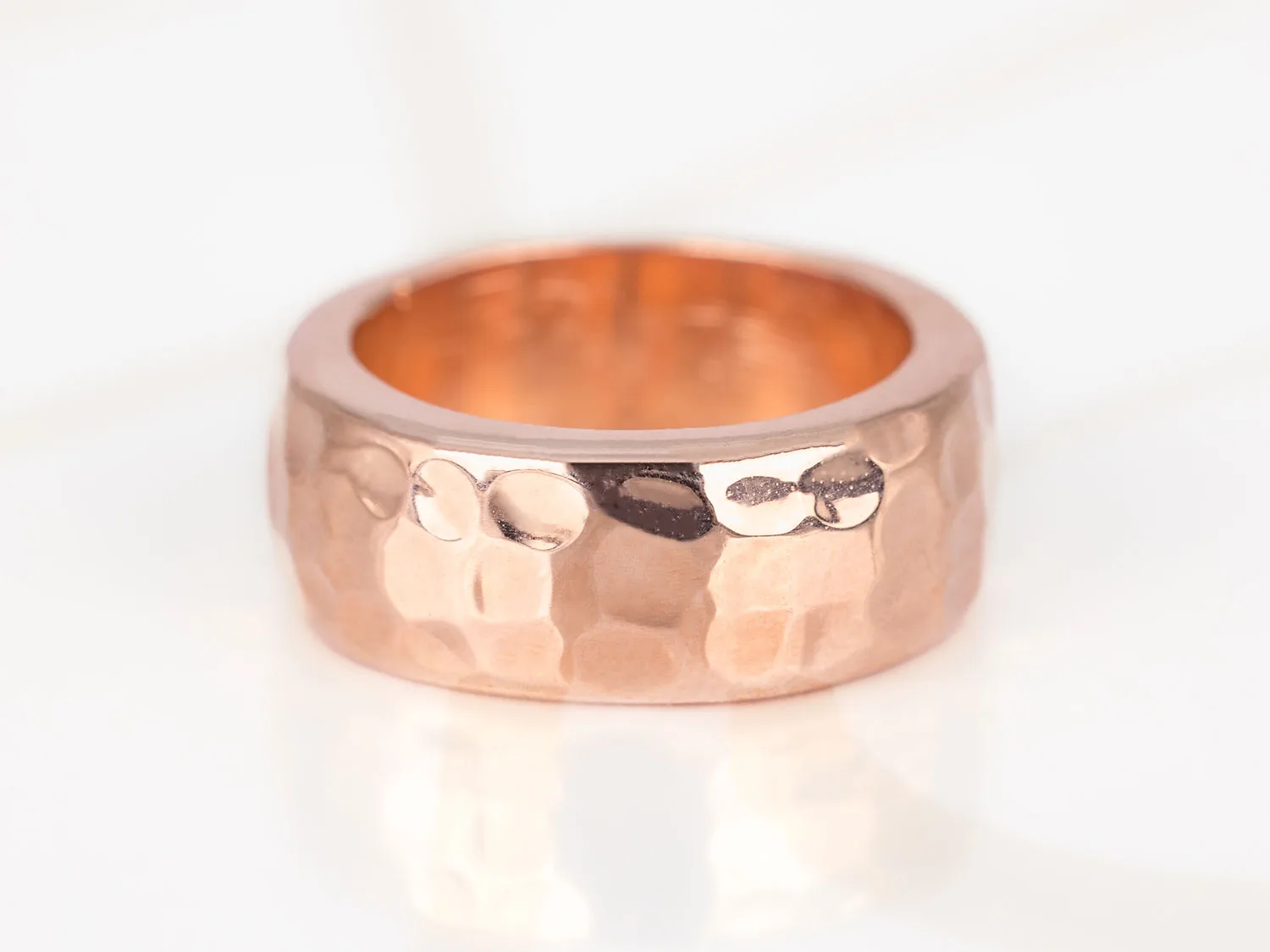 ANILLO RECUBRIMIENTO DE ORO ROSA ARGOLLA ANCHA MARTILLADO
